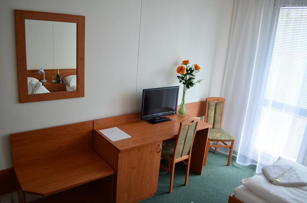Hotel Arnost Garni Pardubice Quarto foto